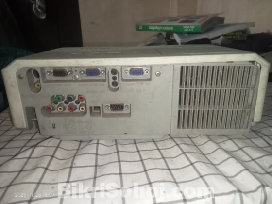 Hitachi cp x 25 projector